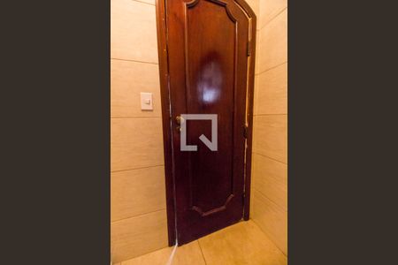 Casa de condomínio para alugar com 600m², 4 quartos e 5 vagasBanheiro de serviço