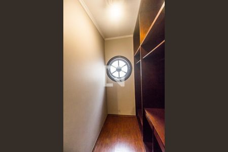 Casa de condomínio para alugar com 600m², 4 quartos e 5 vagasCloset da suíte 4