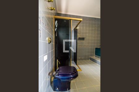 Casa de condomínio para alugar com 600m², 4 quartos e 5 vagasBanheiro da Suíte 1