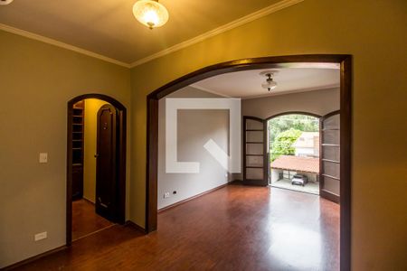 Casa de condomínio para alugar com 600m², 4 quartos e 5 vagasSala