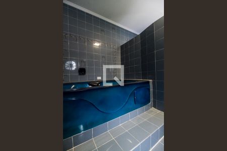 Casa de condomínio para alugar com 600m², 4 quartos e 5 vagasBanheiro da Suíte 1