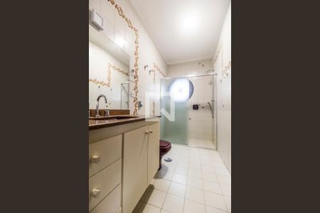 Casa de condomínio para alugar com 600m², 4 quartos e 5 vagasBanheiro da Suíte 3