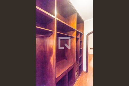 Casa de condomínio para alugar com 600m², 4 quartos e 5 vagasCloset da suíte 4