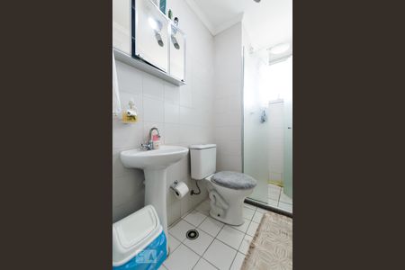 Banheiro de apartamento para alugar com 2 quartos, 54m² em Centro, Osasco