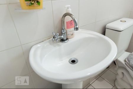 Banheiro de apartamento para alugar com 2 quartos, 54m² em Centro, Osasco