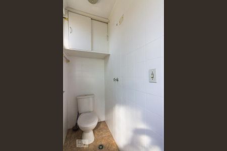 Apartamento para alugar com 64m², 2 quartos e 1 vaga Apartamento para alugar com 64m², 2 quartos e 1 vagaBanheiro de Servico