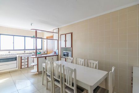 Apartamento à venda com 130m², 3 quartos e 2 vagasCopa