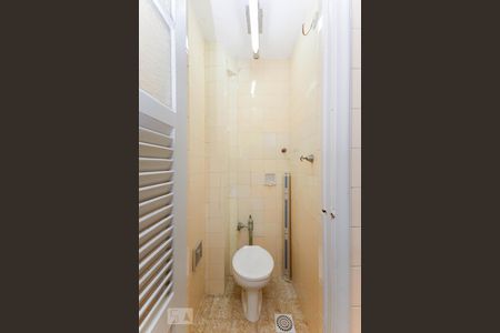 Apartamento à venda com 70m², 2 quartos e sem vaga Apartamento à venda com 70m², 2 quartos e sem vagaBanheiro de serviço