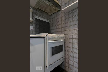 1o. Andar - Cozinha (Fogão) de apartamento para alugar com 1 quarto, 56m² em Aclimação, São Paulo