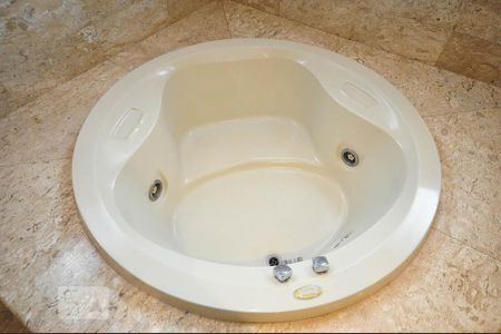 Apartamento para alugar com 500m², 4 quartos e 5 vagasDetalhe do banheiro suíte 3