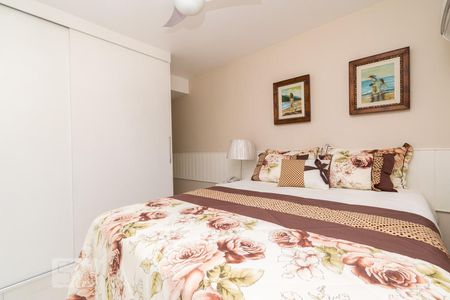 Apartamento à venda com 136m², 3 quartos e 2 vagas Apartamento à venda com 136m², 3 quartos e 2 vagasSuíte