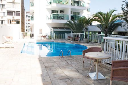 Apartamento à venda com 136m², 3 quartos e 2 vagas Apartamento à venda com 136m², 3 quartos e 2 vagasPiscina