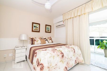 Apartamento à venda com 136m², 3 quartos e 2 vagas Apartamento à venda com 136m², 3 quartos e 2 vagasSuíte