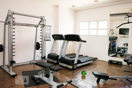 Apartamento à venda com 136m², 3 quartos e 2 vagas Apartamento à venda com 136m², 3 quartos e 2 vagasAcademia