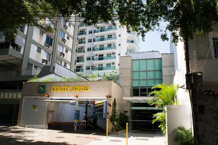 Apartamento à venda com 136m², 3 quartos e 2 vagas Apartamento à venda com 136m², 3 quartos e 2 vagasFachada