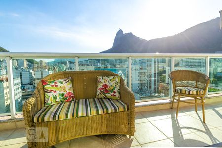 Apartamento à venda com 136m², 3 quartos e 2 vagas Apartamento à venda com 136m², 3 quartos e 2 vagasCobertura