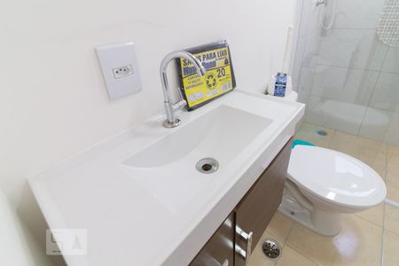 Detalhe do banheiro de apartamento para alugar com 2 quartos, 43m² em Aclimação, São Paulo