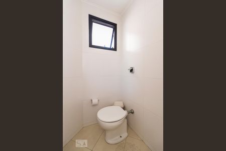 Banheiro de serviço de apartamento para alugar com 3 quartos, 130m² em Perdizes, São Paulo