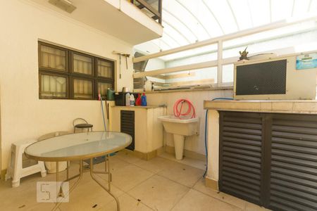 Casa à venda com 350m², 3 quartos e 5 vagas Casa à venda com 350m², 3 quartos e 5 vagasQuintal