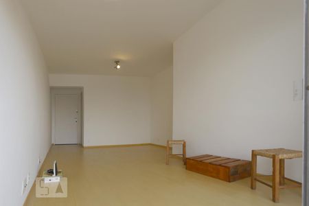 Sala de apartamento à venda com 2 quartos, 80m² em Vila Madalena, São Paulo