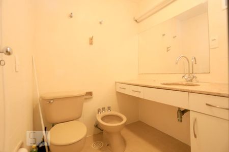 Banheiro de apartamento à venda com 2 quartos, 80m² em Vila Madalena, São Paulo