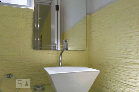 1o. Andar - Lavabo (Torneira) de casa à venda com 4 quartos, 307m² em Vila Firmiano Pinto, São Paulo