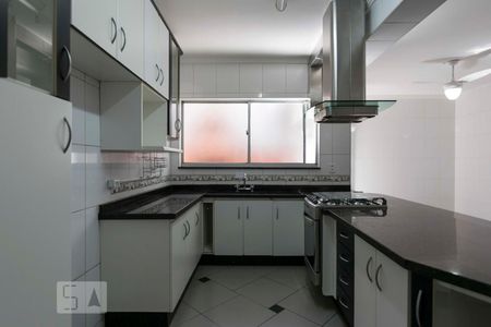 Casa à venda com 307m², 4 quartos e 3 vagas1o. Andar - Cozinha