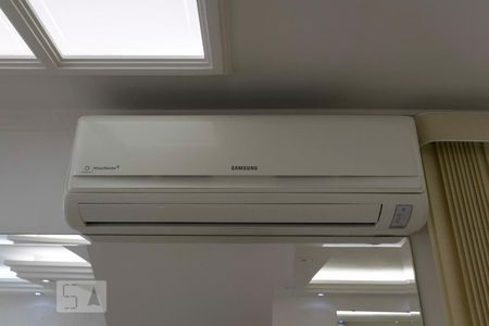 1o. Andar - Sala (Ar condicionado) de casa à venda com 4 quartos, 307m² em Vila Firmiano Pinto, São Paulo