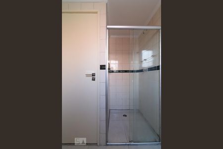 Banheiro de apartamento para alugar com 2 quartos, 60m² em Vila Firmiano Pinto, São Paulo