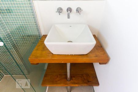 Banheiro de apartamento à venda com 1 quarto, 40m² em Mirandópolis, São Paulo