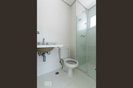 Banheiro da suíte de apartamento para alugar com 2 quartos, 59m² em Tamboré, Santana de Parnaíba