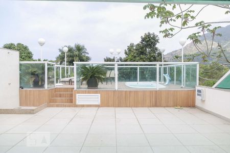 Casa de condomínio à venda com 300m², 5 quartos e 1 vagaTerraço