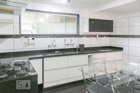 Casa de condomínio à venda com 300m², 5 quartos e 1 vagaCozinha