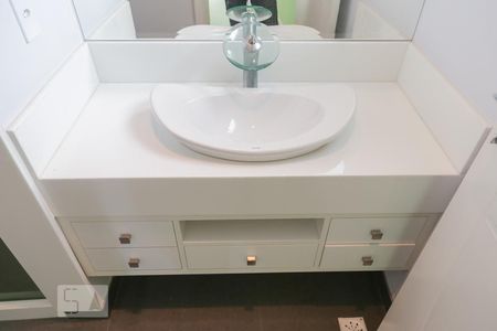 Casa de condomínio à venda com 300m², 5 quartos e 1 vagaSuíte 4