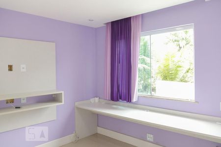 Casa de condomínio à venda com 300m², 5 quartos e 1 vagaSuíte 3