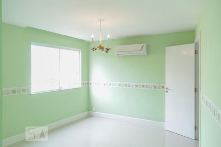 Casa de condomínio à venda com 300m², 5 quartos e 1 vagaSuíte 4