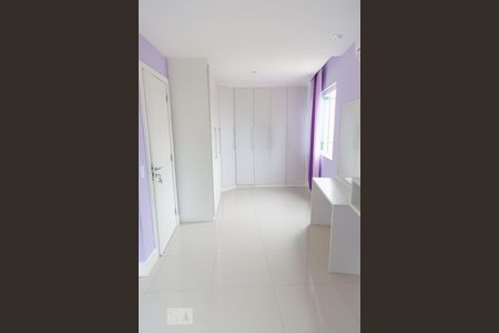 Casa de condomínio à venda com 300m², 5 quartos e 1 vagaSuíte 3