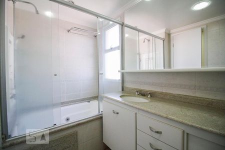 Apartamento à venda com 168m², 3 quartos e 3 vagasBanheiro da suíte 3