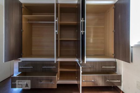 Armários Quarto 1  de apartamento para alugar com 2 quartos, 44m² em Maranhão, São Paulo