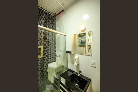 Banheiro de kitnet/studio para alugar com 1 quarto, 38m² em Copacabana, Rio de Janeiro