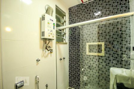 Banheiro de kitnet/studio para alugar com 1 quarto, 38m² em Copacabana, Rio de Janeiro