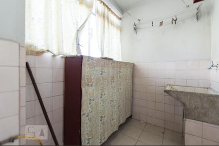 Área de serviço de apartamento para alugar com 2 quartos, 60m² em Vila Osasco, Osasco