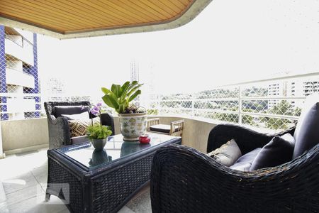 Apartamento para alugar com 210m², 3 quartos e 4 vagasVaranda