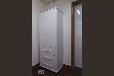 Casa de condomínio para alugar com 45m², 2 quartos e sem vagaQuarto 1 (Armários)