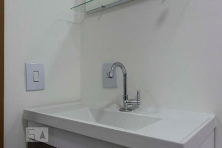 Banheiro social (Torneira) de apartamento para alugar com 2 quartos, 45m² em Aclimação, São Paulo