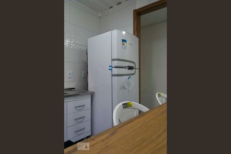 Cozinha (Geladeira) de apartamento para alugar com 2 quartos, 45m² em Aclimação, São Paulo