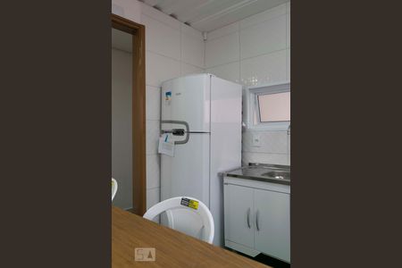 Cozinha (Geladeira) de apartamento para alugar com 2 quartos, 45m² em Aclimação, São Paulo