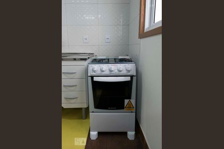 Cozinha (Fogão) de apartamento para alugar com 2 quartos, 43m² em Aclimação, São Paulo