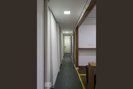 Corredor de apartamento para alugar com 2 quartos, 43m² em Aclimação, São Paulo