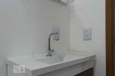 Banheiro social (Torneira) de apartamento para alugar com 2 quartos, 43m² em Aclimação, São Paulo